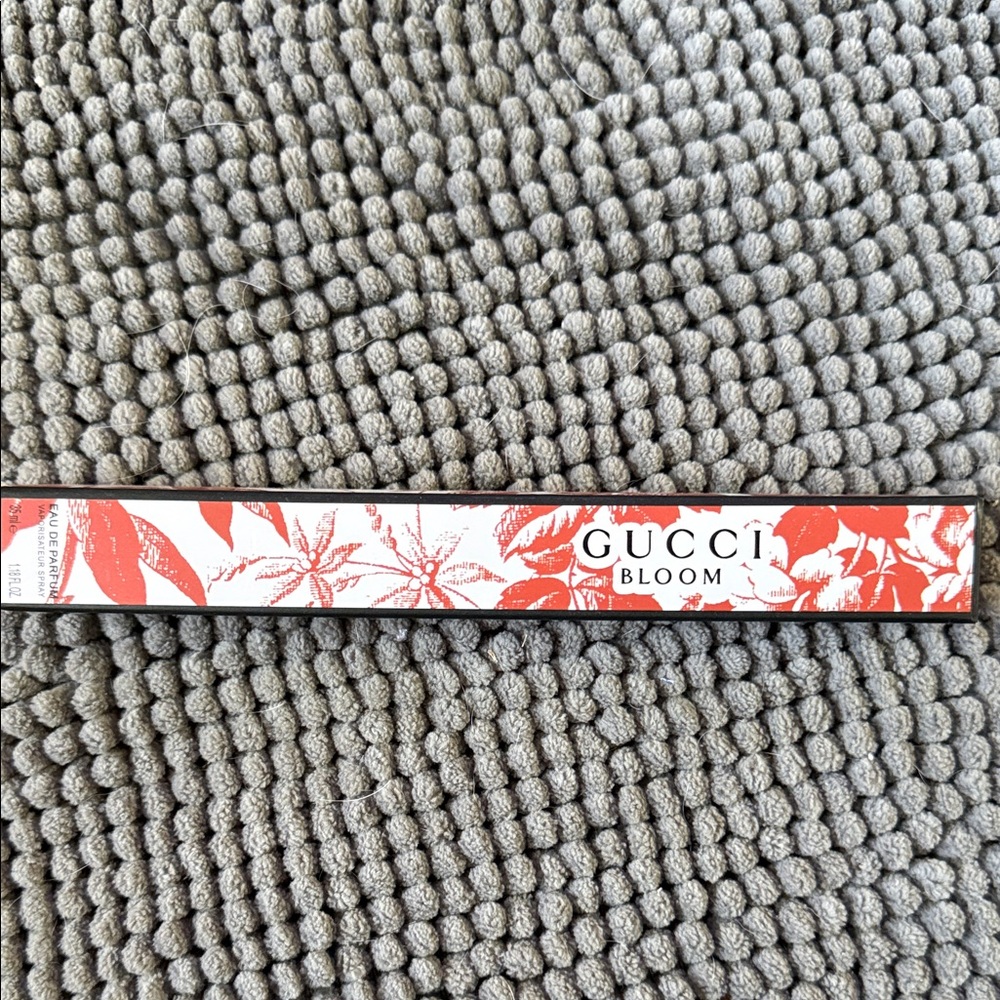 Gucci Bloom Red Floral Accessory